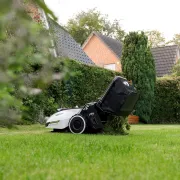 Robot de tuns gazonul, Yuka, 2000mp, fara fir perimetral + cos colector motorizat