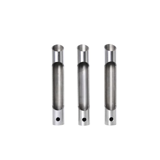 ​Aerator manual pentru gazon cu 3 tije – Alpha Lawn